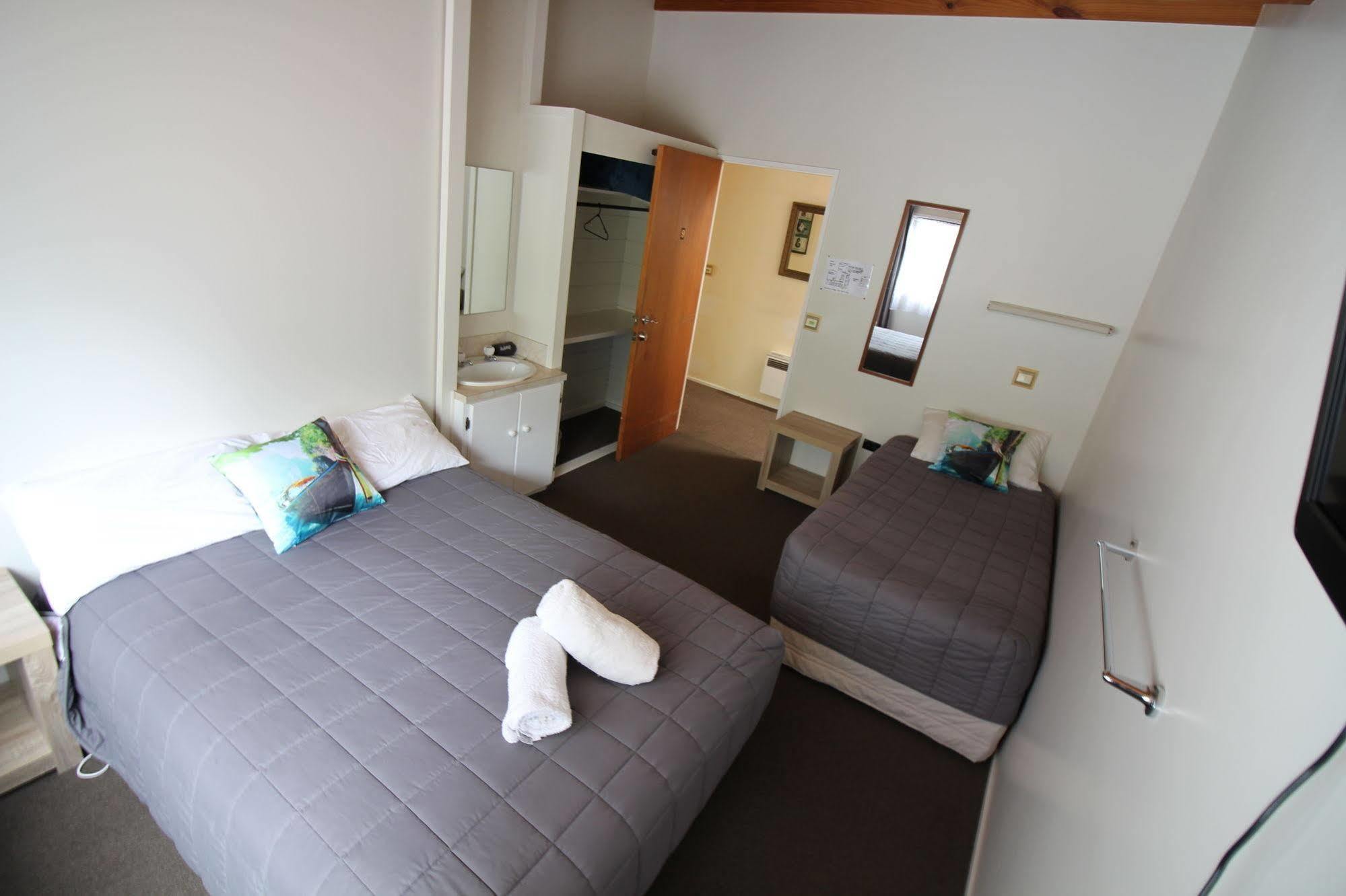 Yha Sunflower Lodge New Plymouth Exterior photo