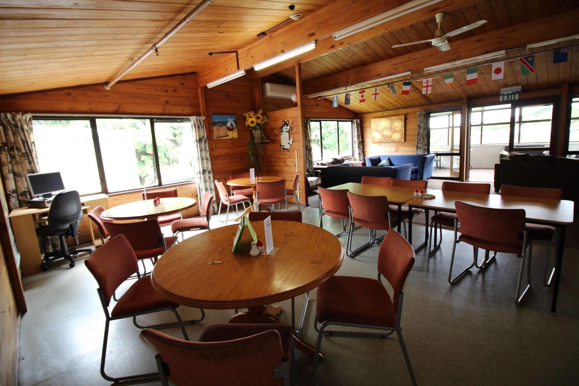 Yha Sunflower Lodge New Plymouth Exterior photo